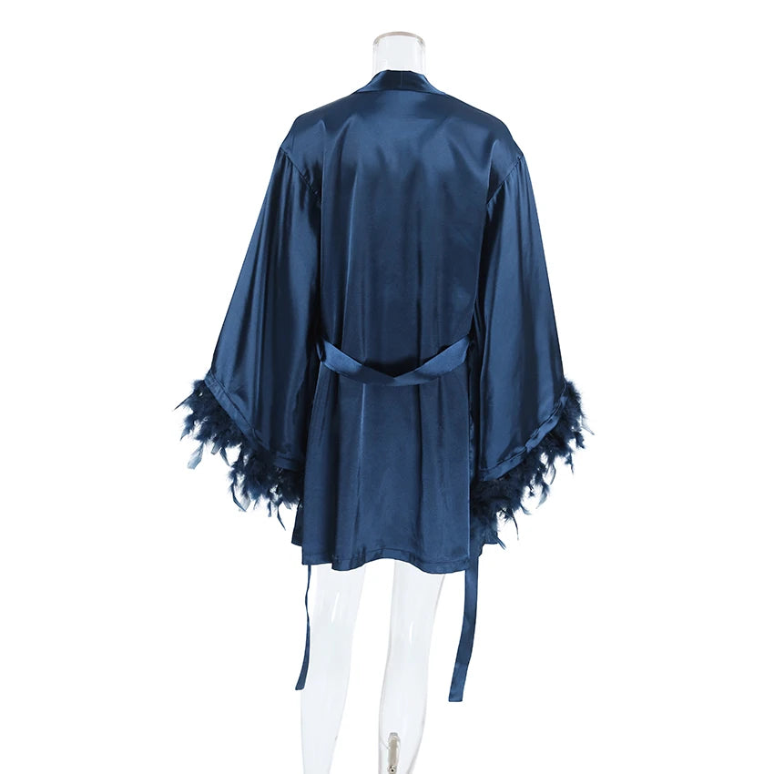 QINSI Sexy 3-teiliges Satin-Pyjama-Set für Damen: Morgenmantel mit Federbesatz und langen Ärmeln, Shorts mit Kordelzug und Lingerie – weiche Nachtwäsche