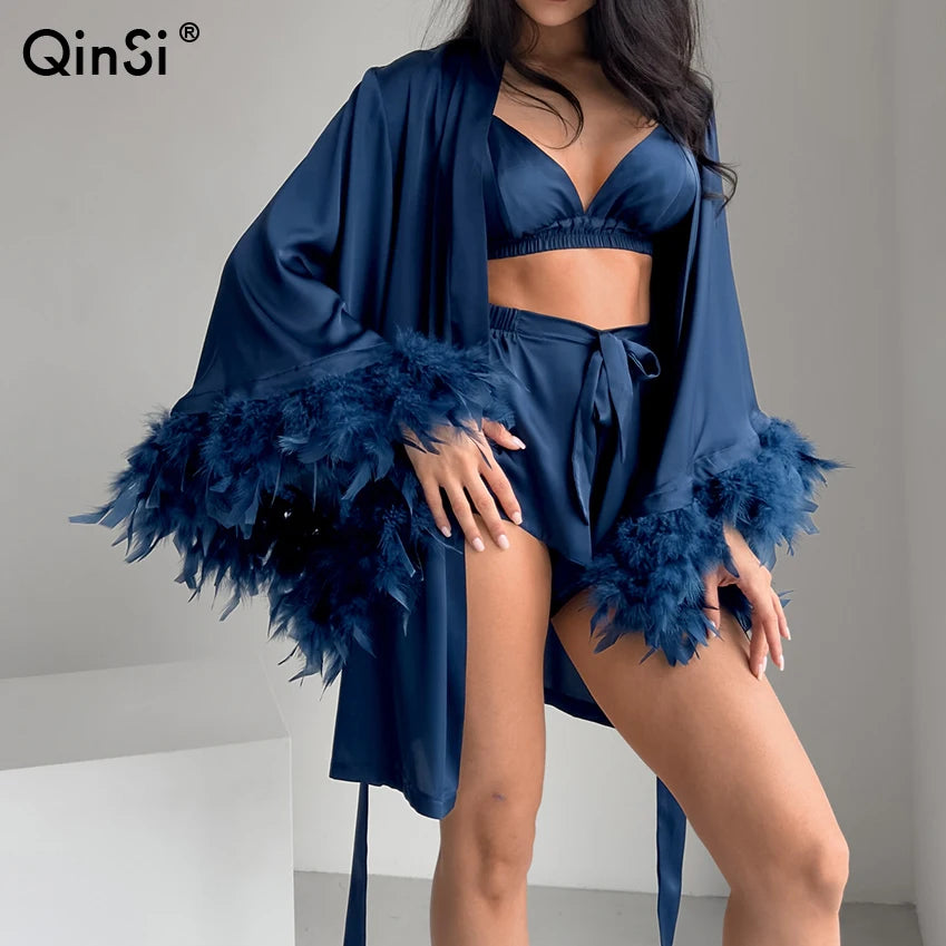 QINSI Sexy 3-teiliges Satin-Pyjama-Set für Damen: Morgenmantel mit Federbesatz und langen Ärmeln, Shorts mit Kordelzug und Lingerie – weiche Nachtwäsche