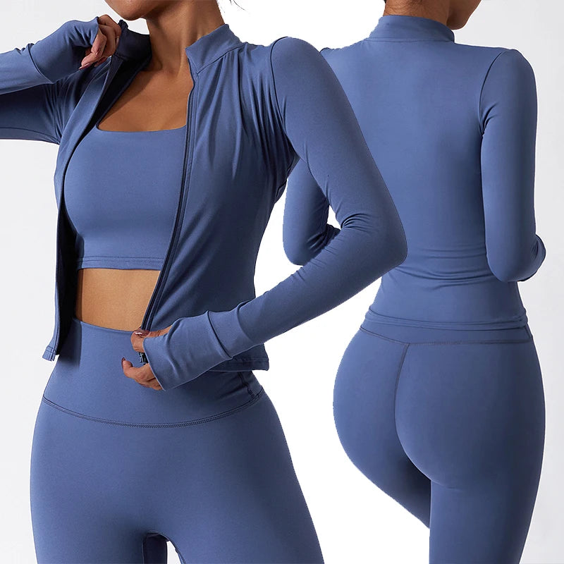 Sportbekleidung im Großhandel – 3-teiliges Set (Leggings, Sportjacke) für Damen: Fitness-Outfit, Trainingsanzug, Yoga-Set