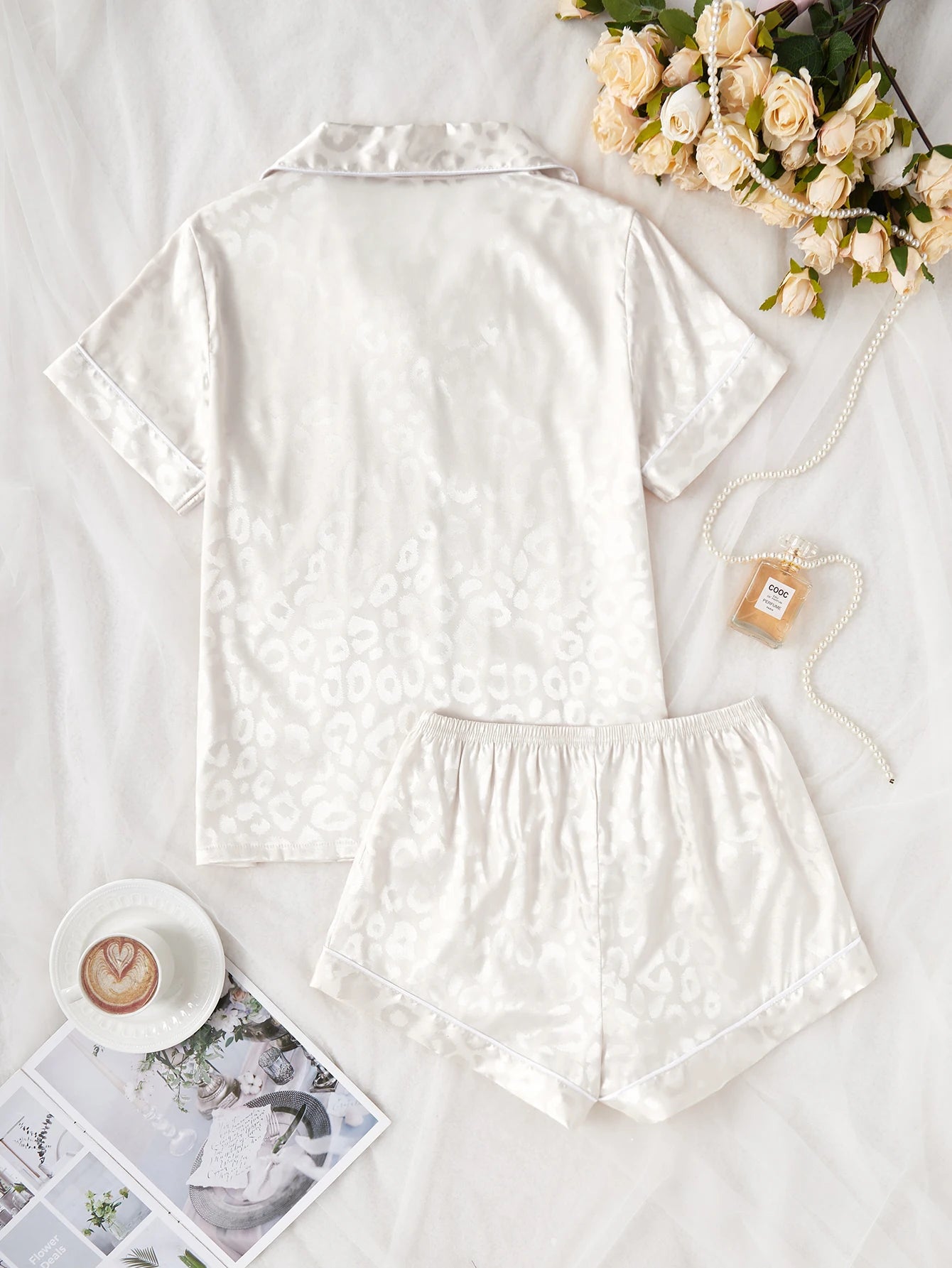 Luxuriöses Pyjama-Set für Damen – süße, zweiteilige Haus- und Nachtwäsche mit Kurzarm-Oberteil und kurzer Hose