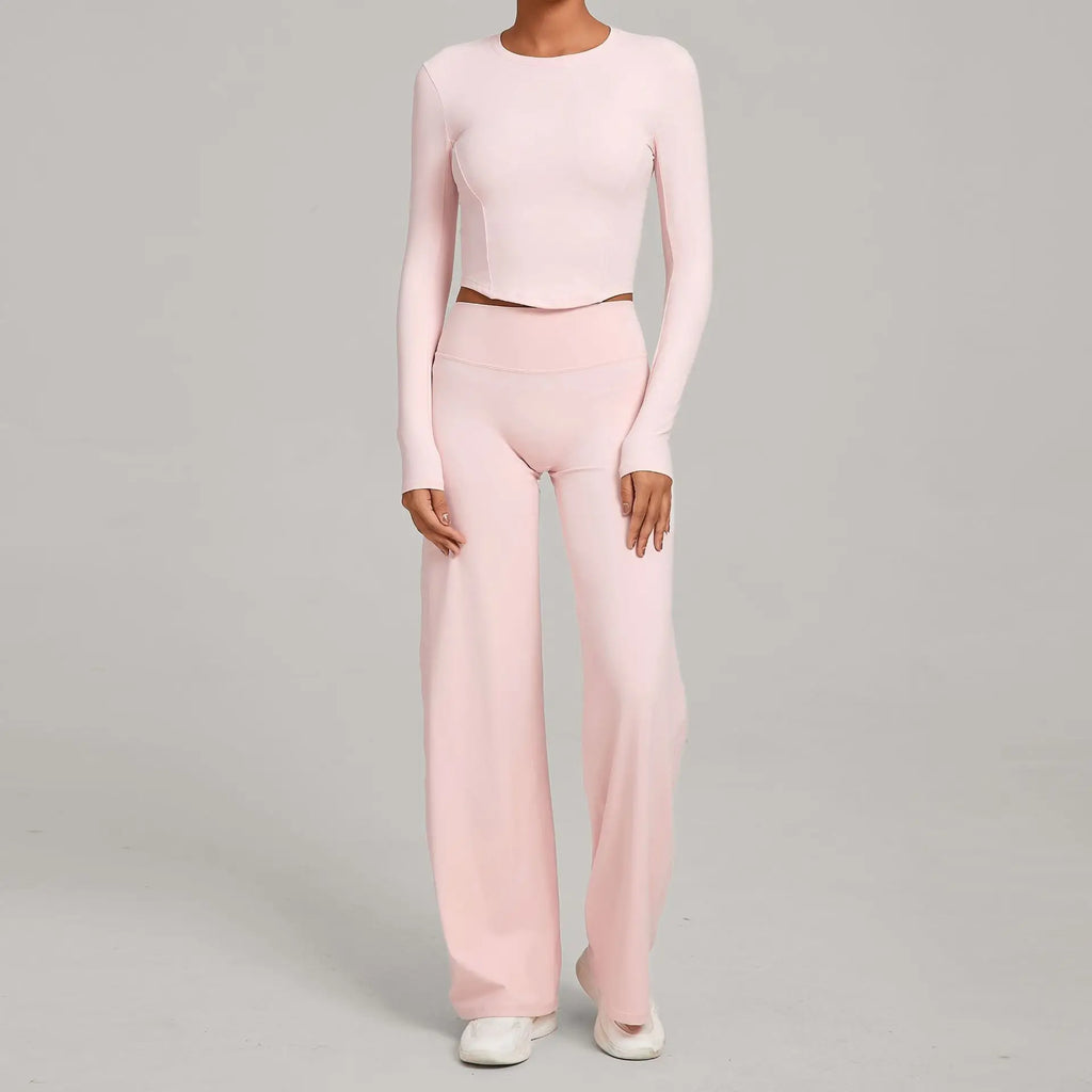 Figurbetontes -sport Set für Damen: Langärmeliges Crop-Top & ausgestellte Hose mit hoher Taille
