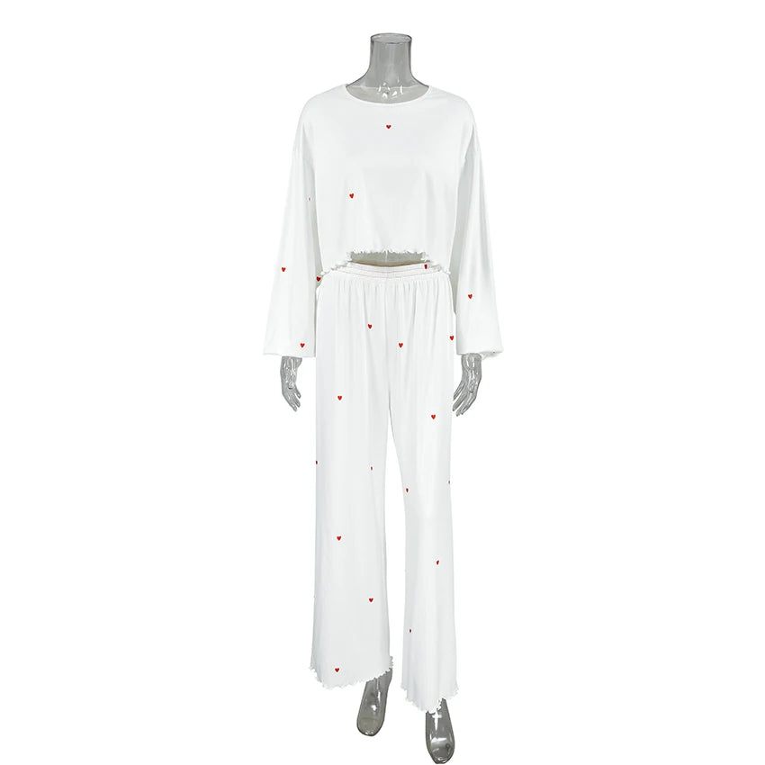 QINSI Winter-Loungewear-Set mit Print – Rundhalsausschnitt, Langarm-Oberteil (kurz geschnitten) & Hose – Damen-Pyjama-Set für zu Hause
