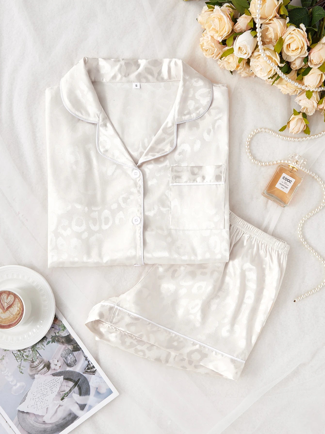 Luxuriöses Pyjama-Set für Damen – süße, zweiteilige Haus- und Nachtwäsche mit Kurzarm-Oberteil und kurzer Hose