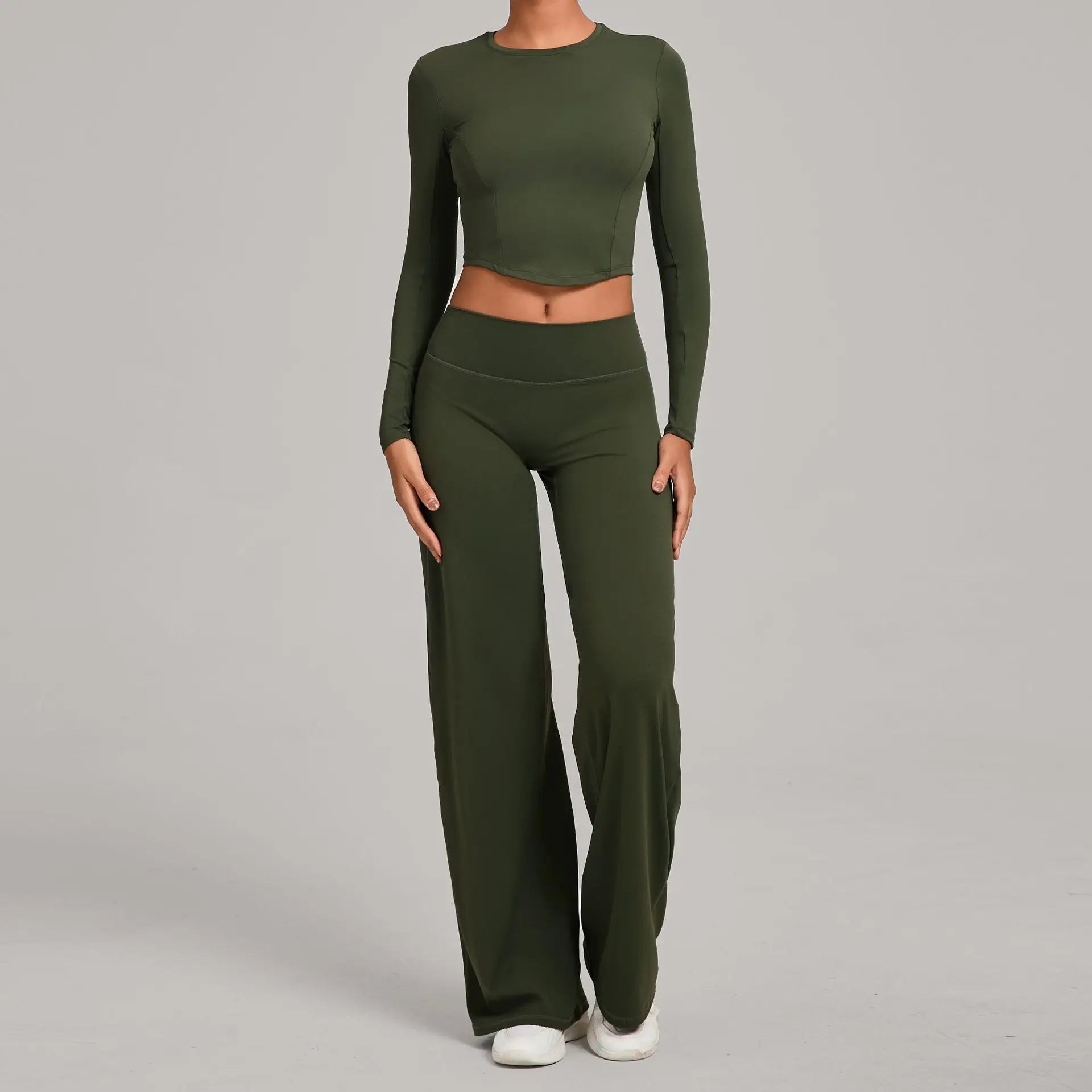 Figurbetontes -sport Set für Damen: Langärmeliges Crop-Top & ausgestellte Hose mit hoher Taille