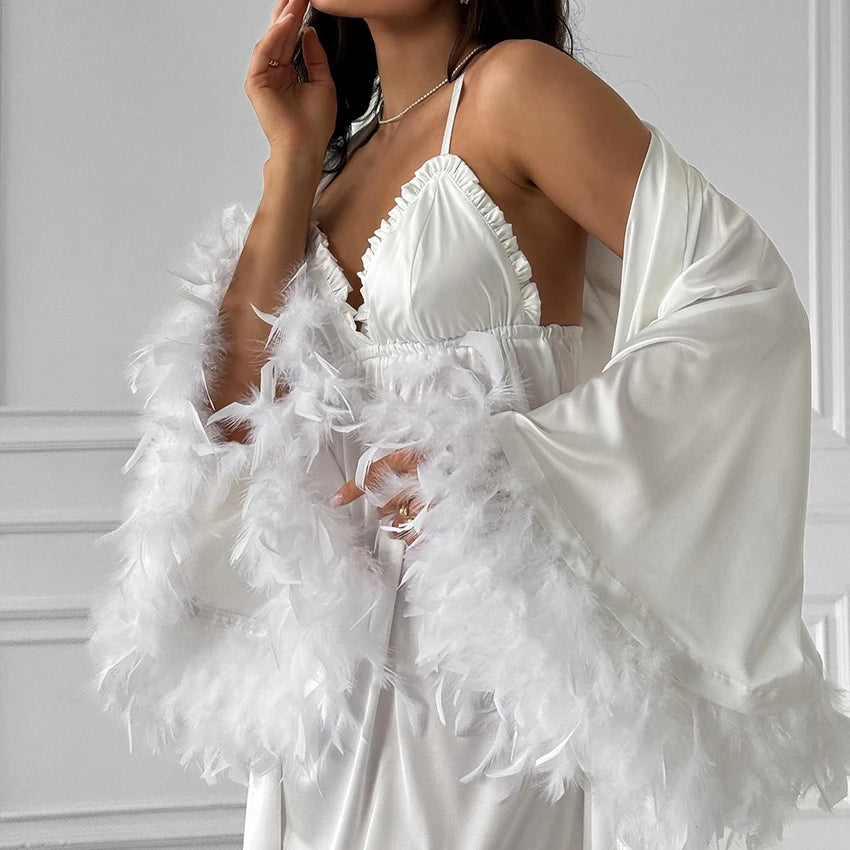 Weißes Pyjama-Set mit Rüschen und Nachthemd für Damen – Satin-Morgenmantel mit Federbesatz, sexy Nachtwäsche-Set