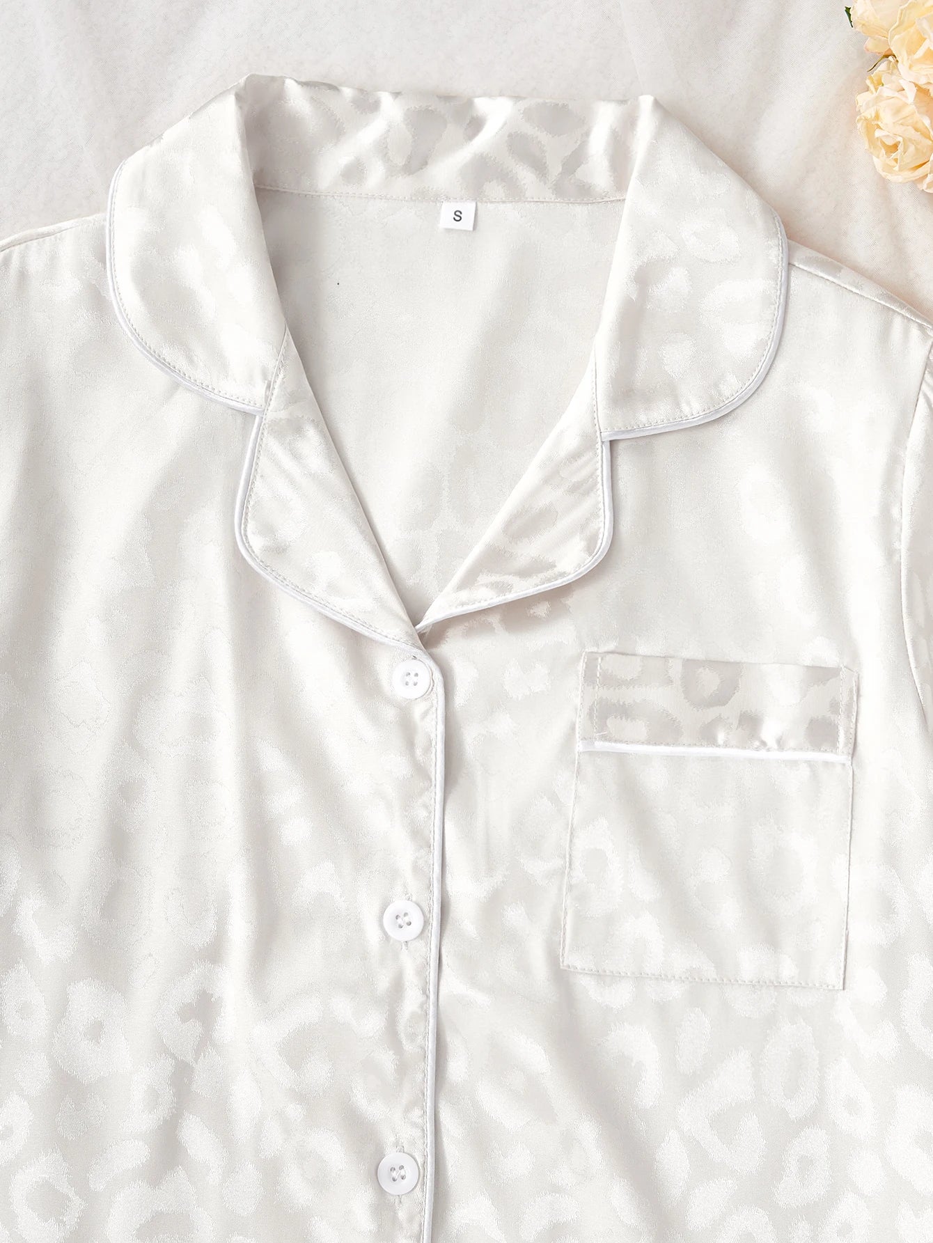 Luxuriöses Pyjama-Set für Damen – süße, zweiteilige Haus- und Nachtwäsche mit Kurzarm-Oberteil und kurzer Hose