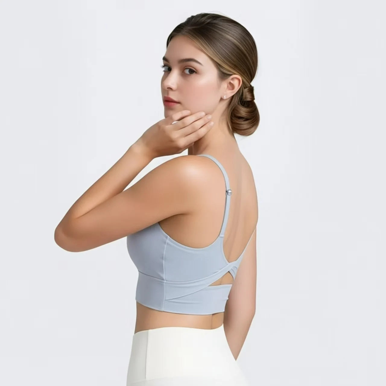 Sport-Top für Damen mit U-Ausschnitt, „Naked-Feeling“-Material, verdrehtem Knoten-Detail, figurbetontem Schnitt und offenem Rücken – figurformende Fitness-Unterwäsche für den Sommer