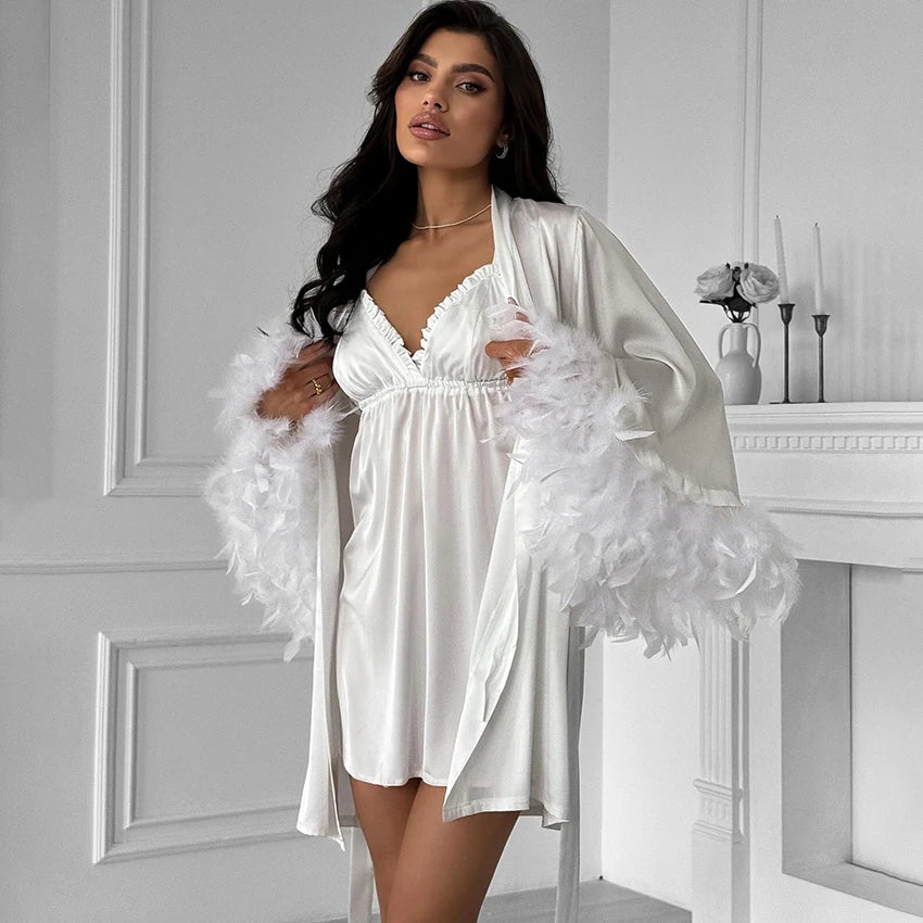 Weißes Pyjama-Set mit Rüschen und Nachthemd für Damen – Satin-Morgenmantel mit Federbesatz, sexy Nachtwäsche-Set