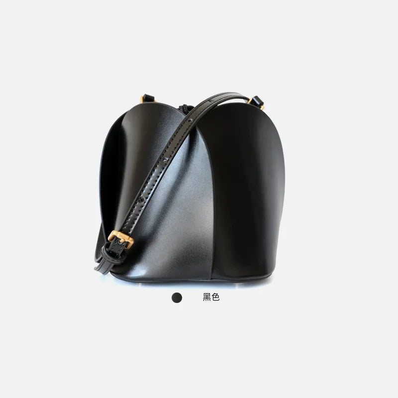 Neue Blumen-Beuteltasche 2023 aus Rindsleder – Exklusives Retro-Design, als Schulter- oder Umhängetasche tragbar