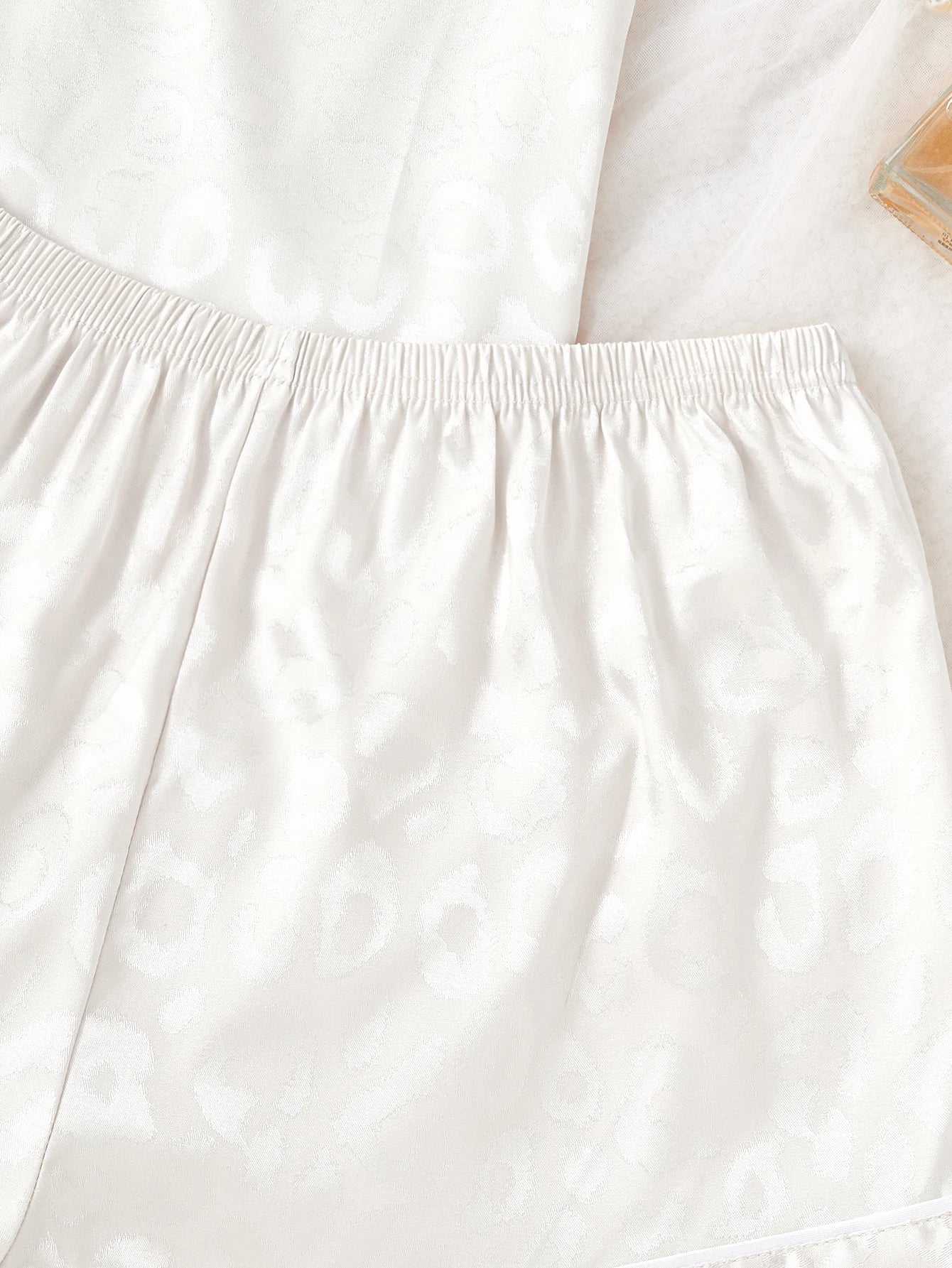 Luxuriöses Pyjama-Set für Damen – süße, zweiteilige Haus- und Nachtwäsche mit Kurzarm-Oberteil und kurzer Hose